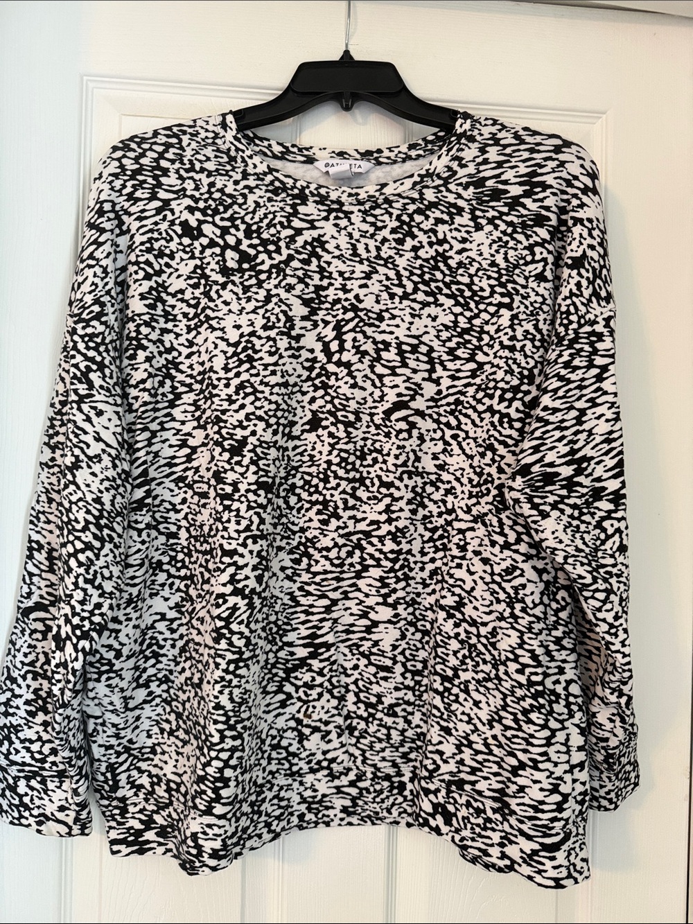 Athleta Balance Ocelot Black & White Abstract Print Pullover Sweatshirt